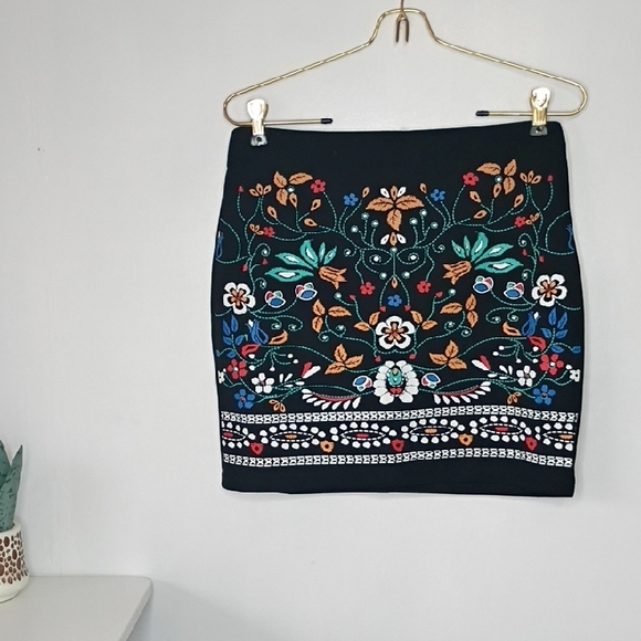 SHEIN Dresses & Skirts - Shein Floral Embroidered Black Mini Skirt Size Medium 6